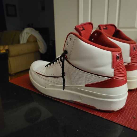 Men's Jordan Retro 2 - Picture 2 of 2